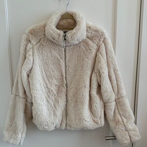 Women's Cream Faux Fur Patagonia Fleece